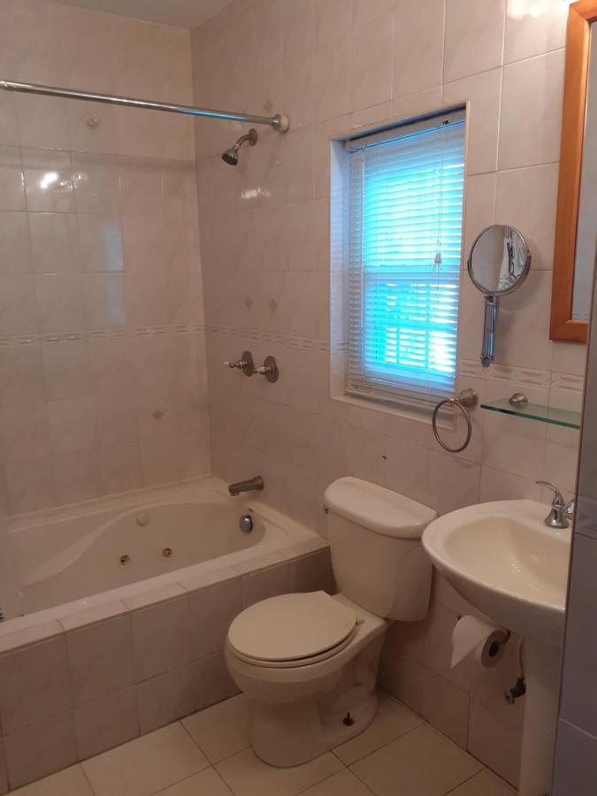 Airbab Moon Gate West Apartment Mount Pleasant ภายนอก รูปภาพ